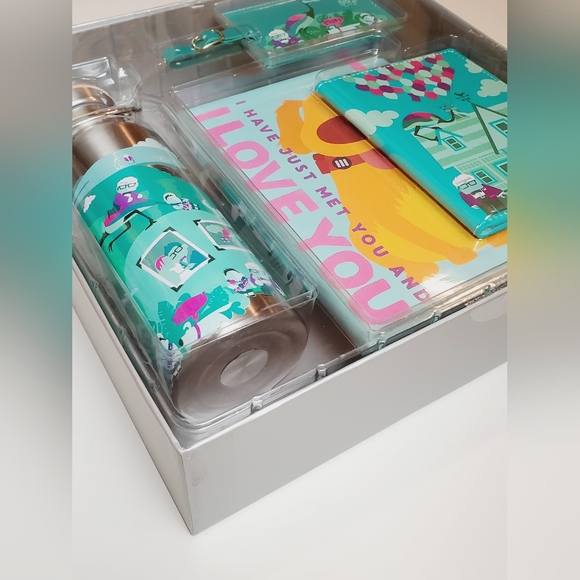 Disney Parks Explore The Wilderness with Pixar's 'Up' Travel Gift Set - Picture 4 of 6